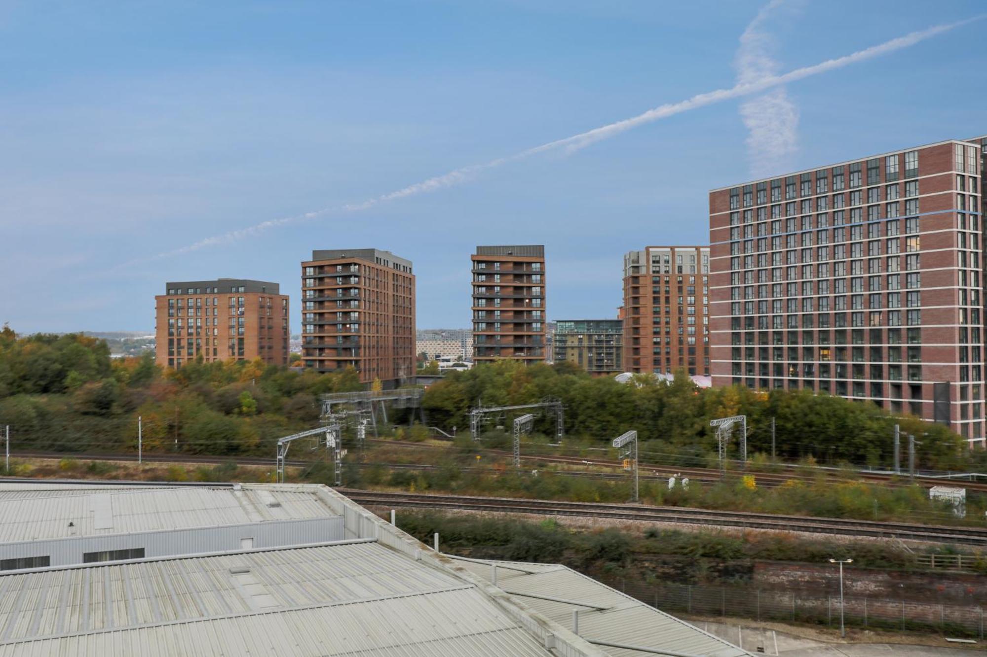 Springwell Suite - City Centre - Balcony & Pool Table - 3 Bed Leeds  Exterior photo