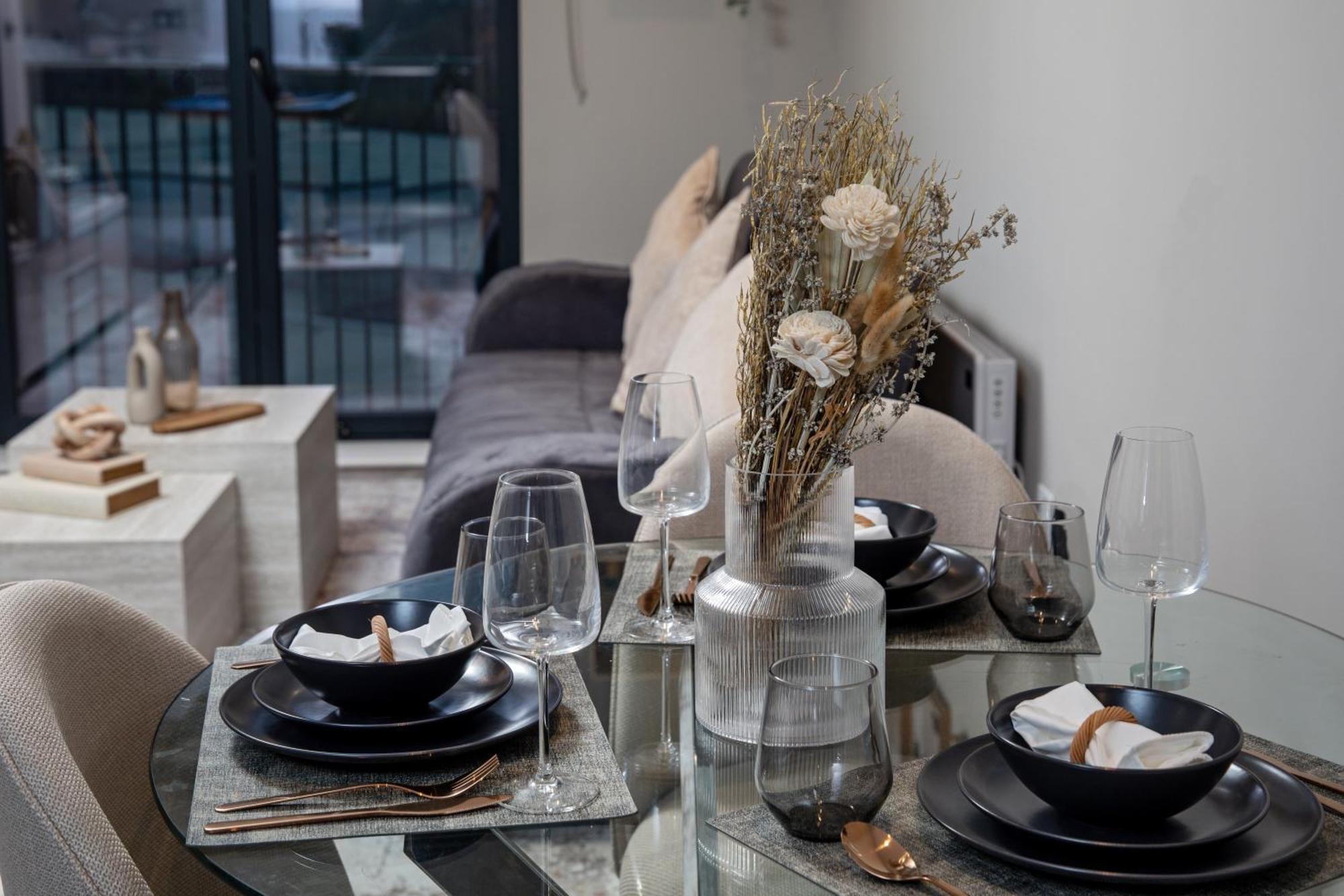 Springwell Suite - City Centre - Balcony & Pool Table - 3 Bed Leeds  Exterior photo