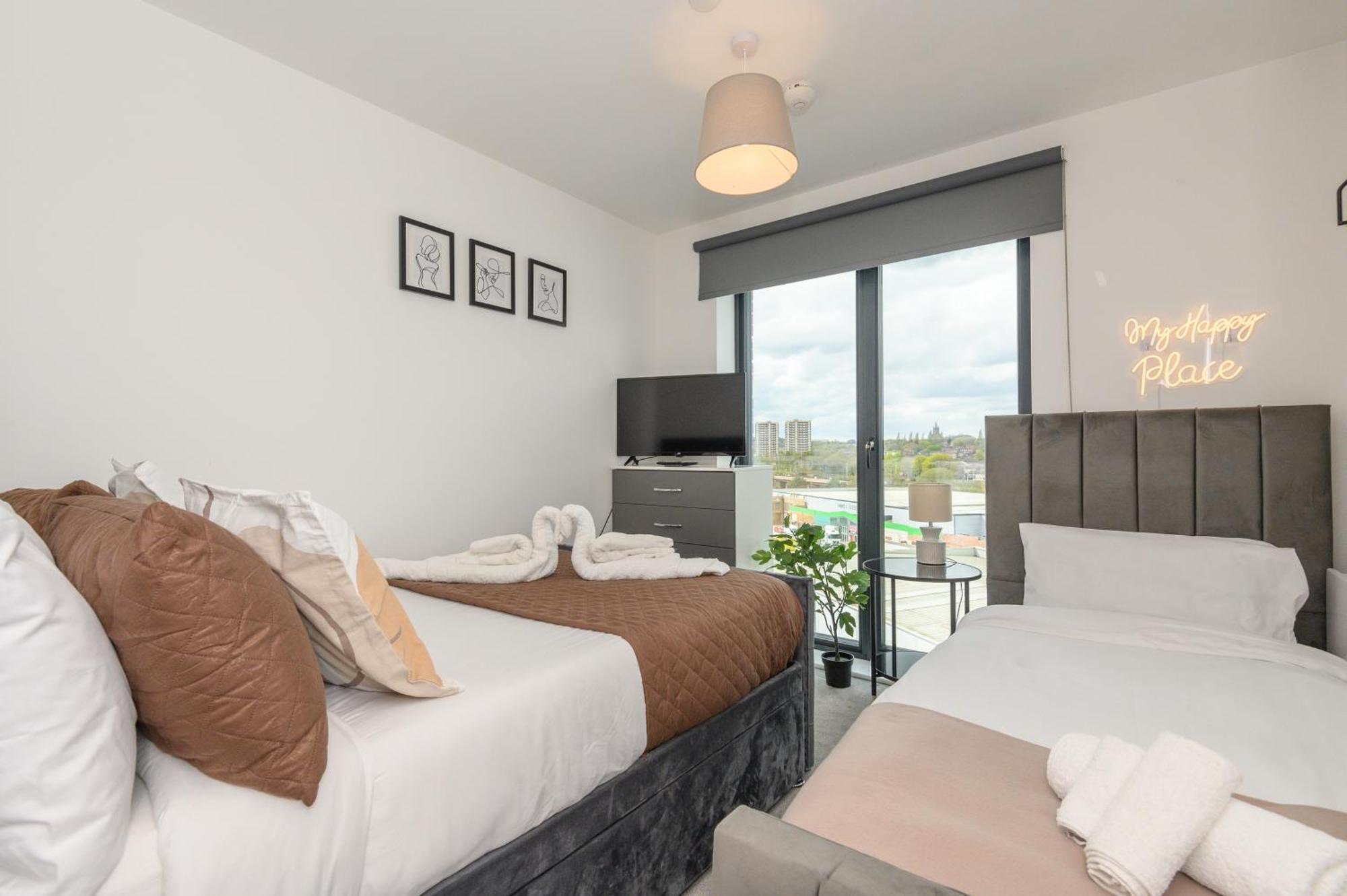 Springwell Suite - City Centre - Balcony & Pool Table - 3 Bed Leeds  Exterior photo